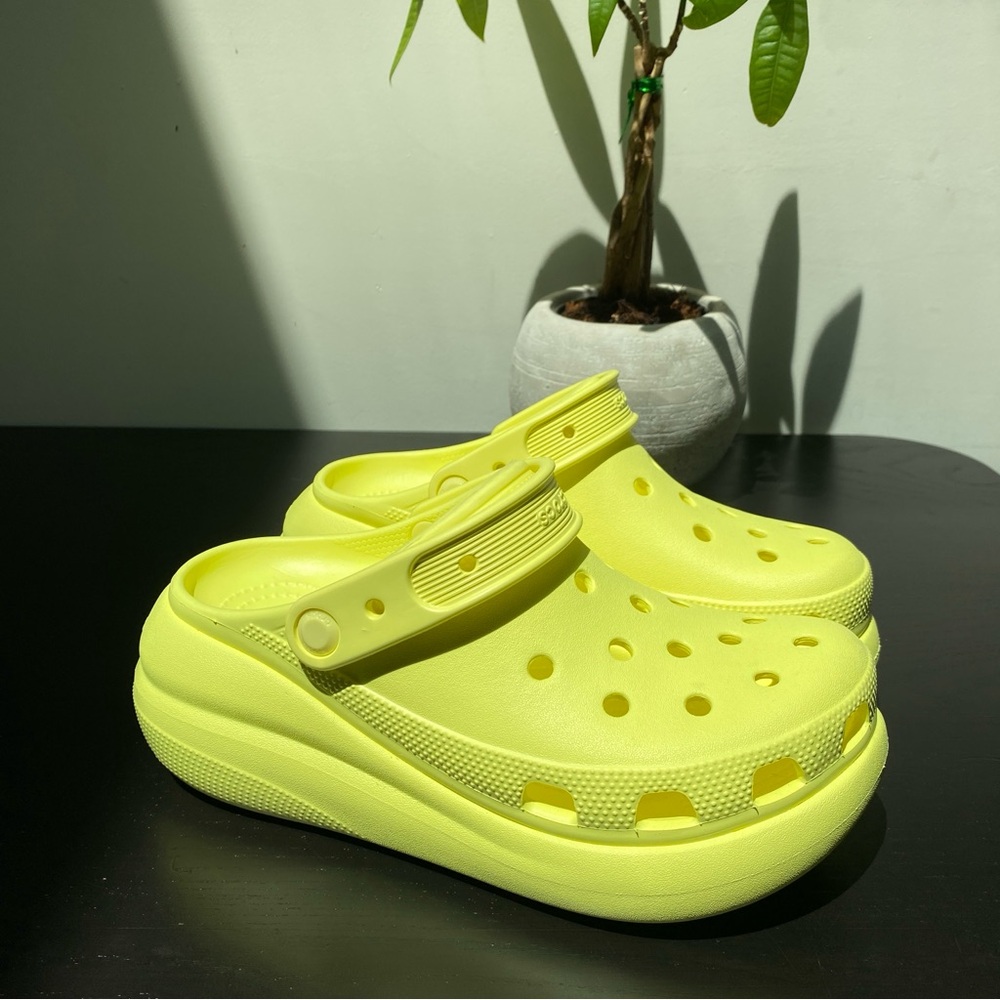 CROCS Crush Clogs Platform Neon Yellow Footwear Women’s Size 8